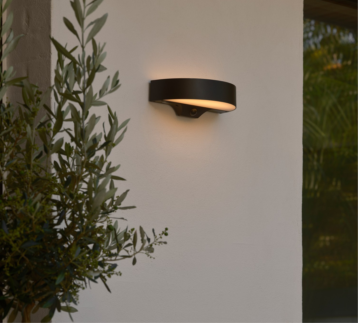 Outdoor lamps for the house facade & front yard